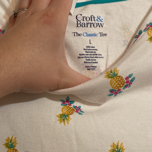 NWT. Croft and Barrow pineapple t-shirt. Size L. - Picture 3 of 4
